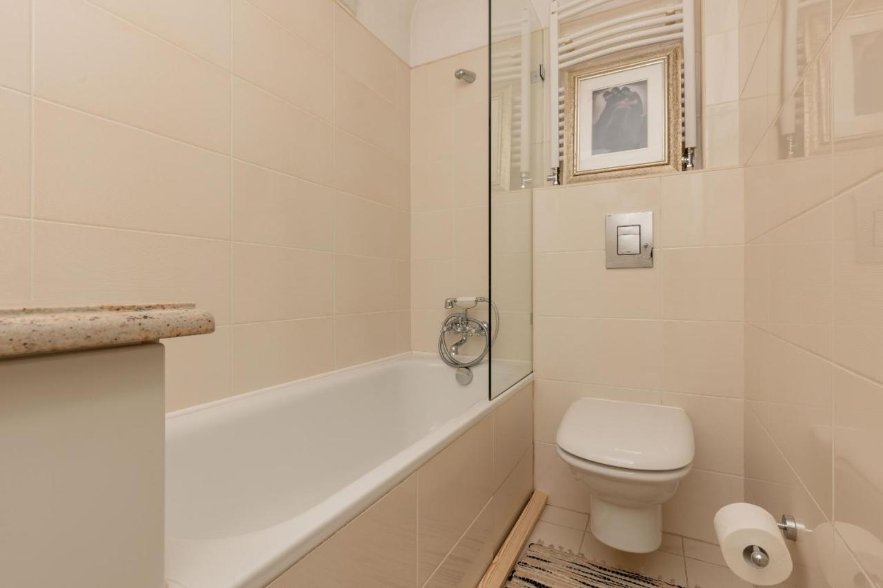 Atmospheric Apartment Next To Warsaw Old Town Square By Noclegi Renters Varsóvia Exterior foto